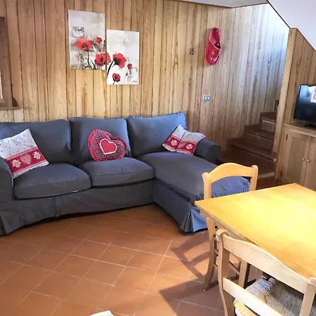 アパート Flora Alpina Apartments-residenza Verdebjo グレッソネイ・サイント・ジェアン